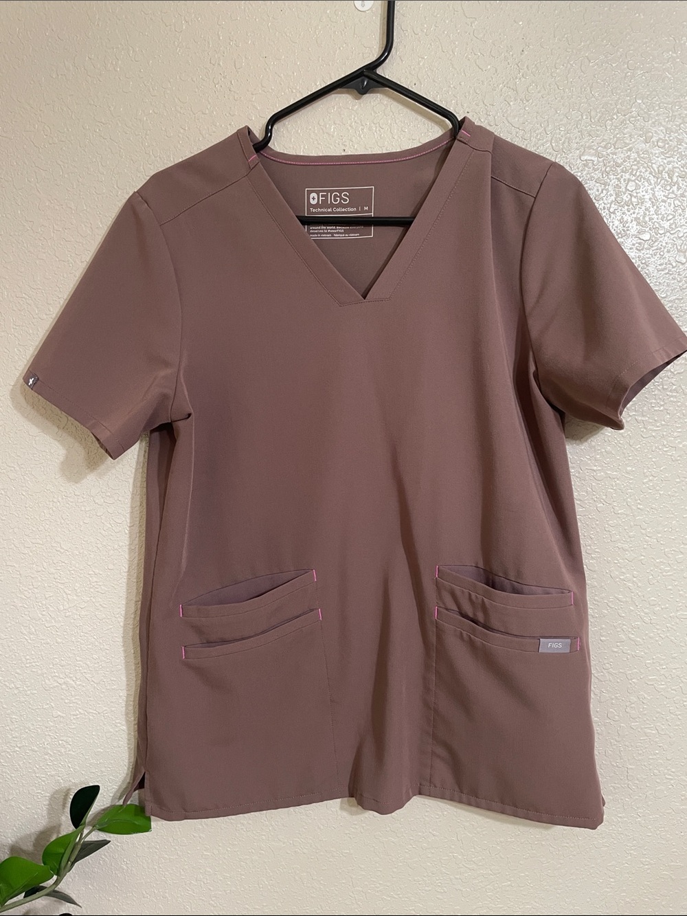 FIGS Women's V-Neck Scrub Top and Scrub pant set